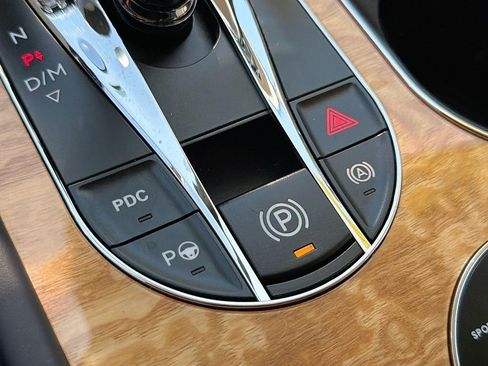 Used 2023 Bentley Bentayga Plug-In Hybrid AWD/4WD image 18