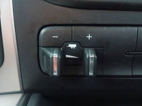 Used 2018 RAM 1500 SLT RWD image 10