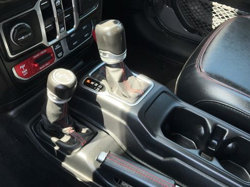 Used 2021 Jeep Gladiator Rubicon AWD/4WD image 18