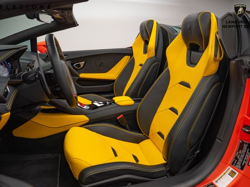 Used 2022 Lamborghini Huracan EVO image 23