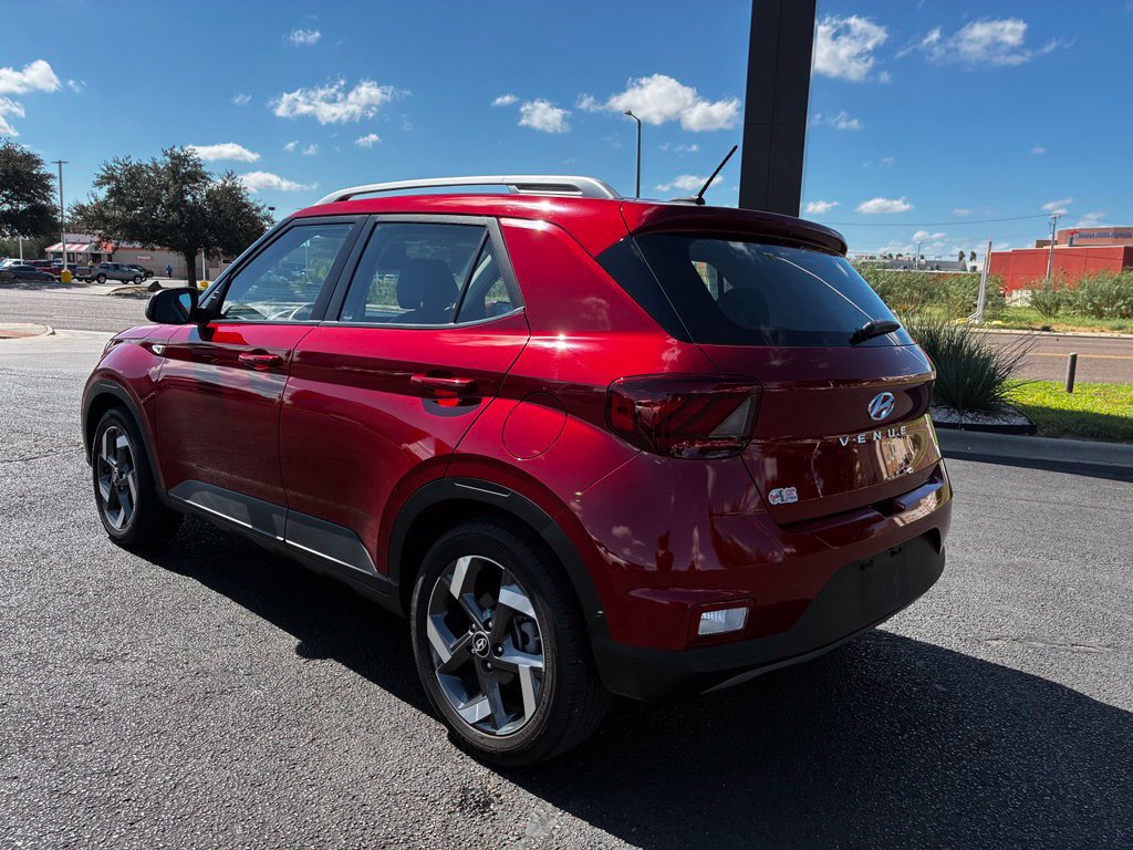 Used 2025 Hyundai Venue Limited FWD image 3
