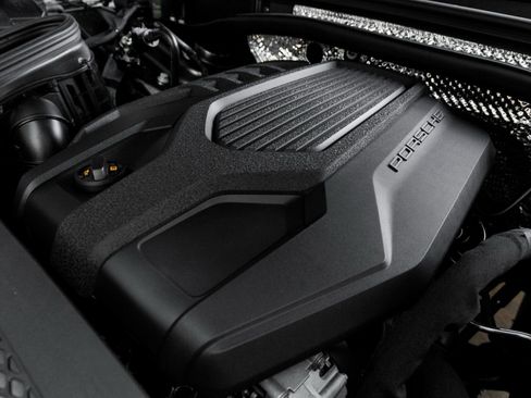 Certified 2025 Porsche Macan image 35