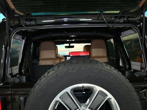 Used 2020 Jeep Wrangler Unlimited Sahara image 57