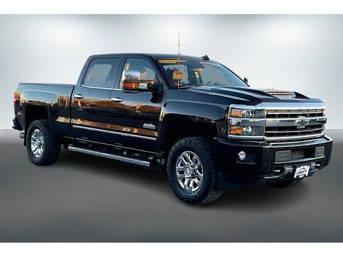 Used 2019 Chevrolet Silverado 3500 High Country w/ Duramax Plus Package image 3