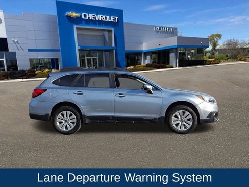 Used 2017 Subaru Outback 2.5i Premium image 10