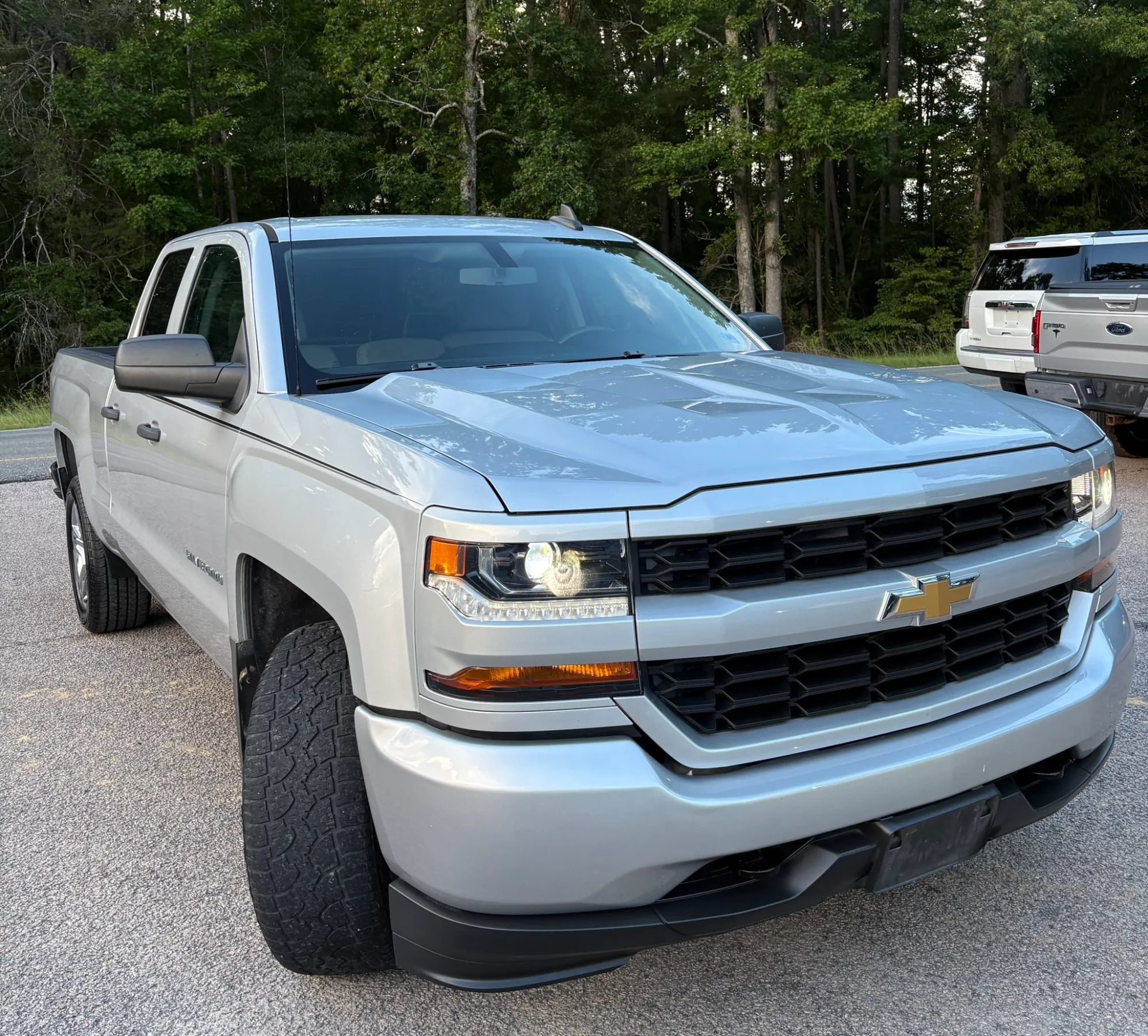 Used 2019 Chevrolet Silverado 1500 Custom w/ Custom Convenience Package AWD/4WD image 9