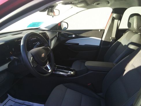 Used 2024 Chevrolet Trax LT w/ Driver Confidence Package image 11