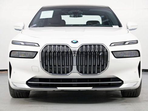 Used 2023 BMW i7 xDrive60 AWD/4WD image 4