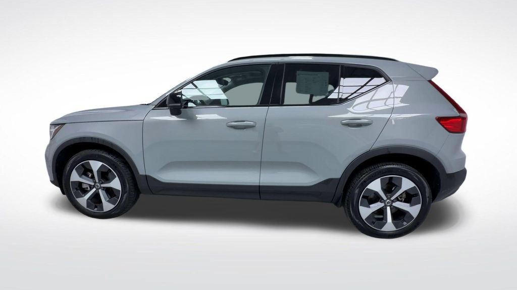 Used 2026 Volvo XC40 B5 Plus w/ Protection Package Premier AWD/4WD image 5