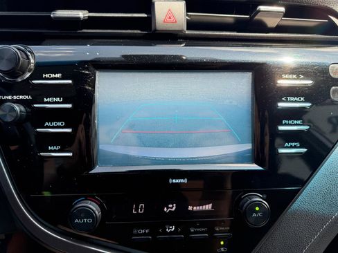 Used 2020 Toyota Camry SE image 11