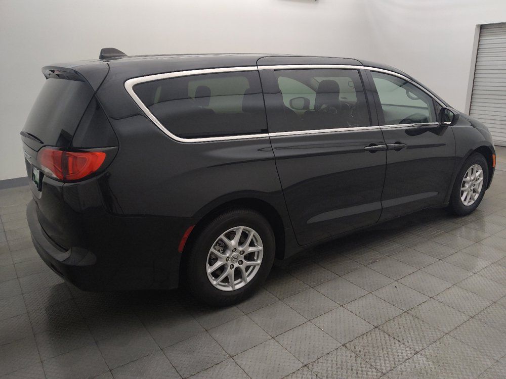 Used 2022 Chrysler Voyager LX FWD image 10