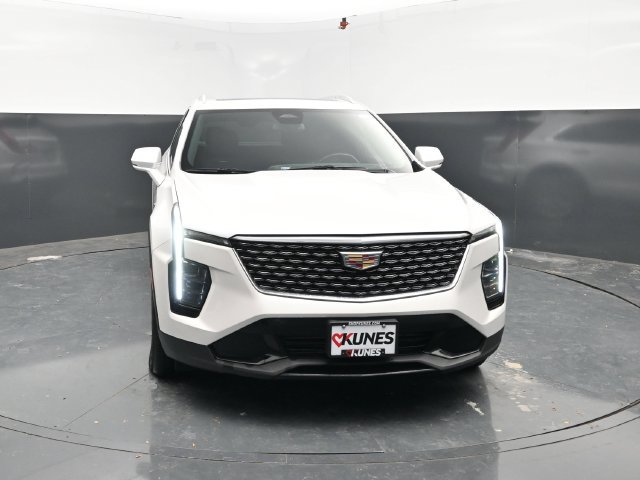 Used 2024 Cadillac XT4 Premium Luxury AWD/4WD image 2