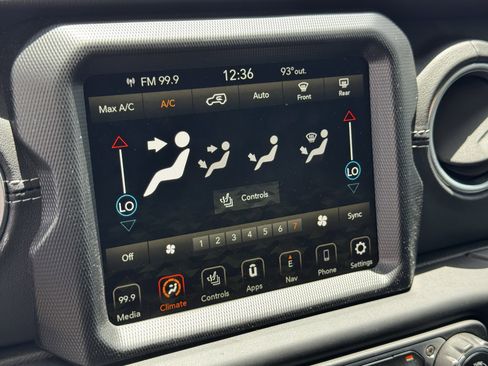 Used 2023 Jeep Wrangler Unlimited Sahara w/ Cold Weather Group AWD/4WD image 18