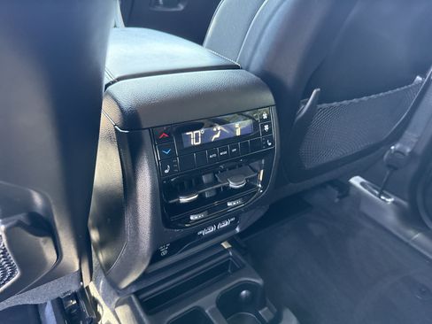 Used 2021 Jeep Grand Cherokee L Limited AWD/4WD image 23