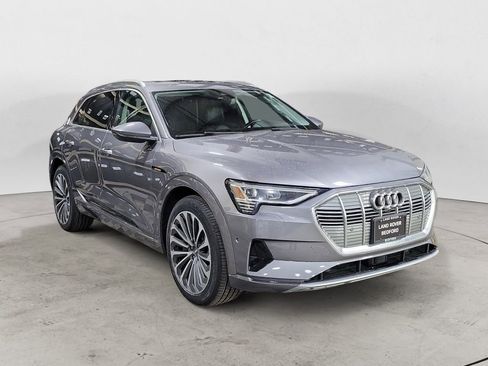 Used 2019 Audi e-tron Prestige w/ Prestige Package image 7