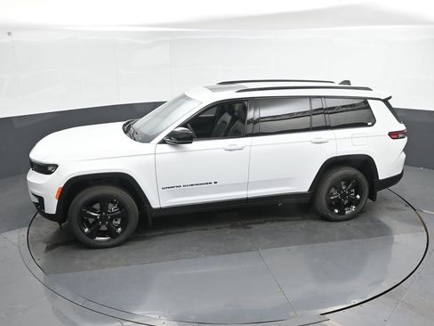New 2025 Jeep Grand Cherokee L Altitude image 36