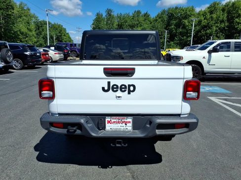 Used 2022 Jeep Gladiator Sport AWD/4WD image 7