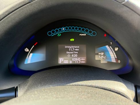 Used 2013 Nissan Leaf SL w/ Premium Pkg image 30