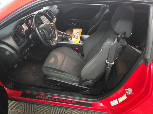 Used 2016 Dodge Challenger R/T image 7