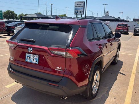 Used 2021 Toyota RAV4 XLE Premium AWD/4WD image 8