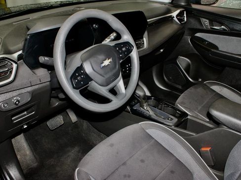 Used 2025 Chevrolet TrailBlazer LT FWD image 24