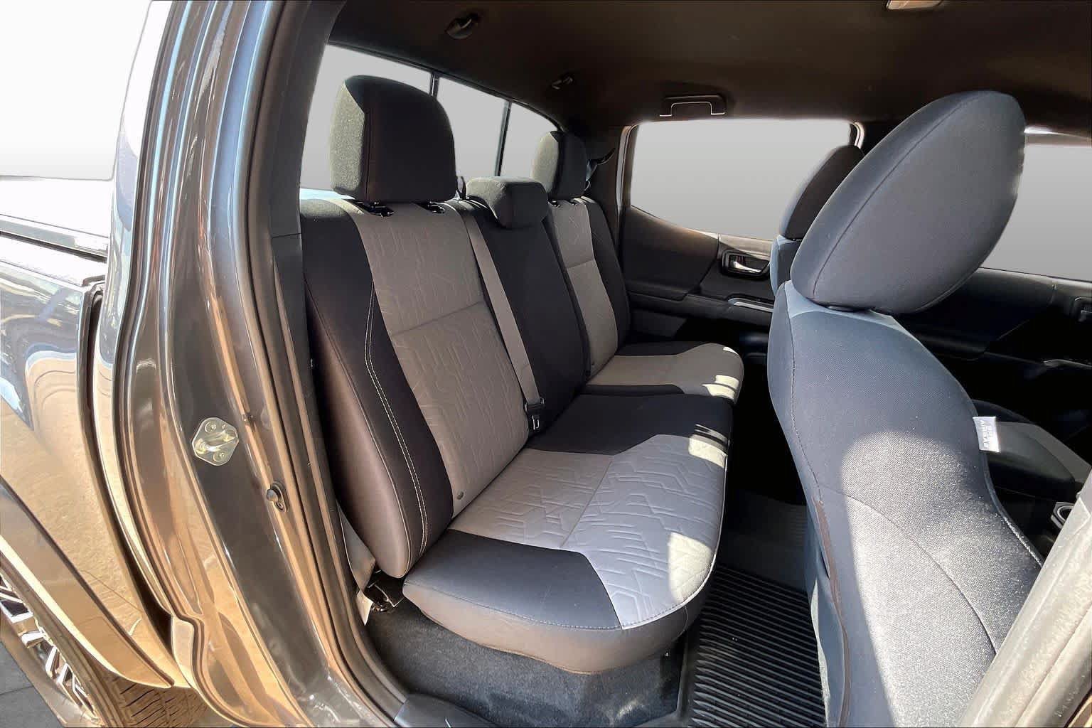 Used 2020 Toyota Tacoma TRD Sport w/ Technology Package AWD/4WD image 19