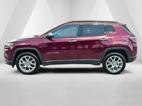 Used 2022 Jeep Compass Latitude AWD/4WD image 4