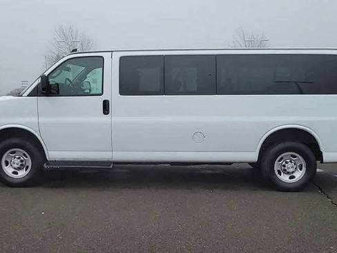 Used 2023 Chevrolet Express 3500 LS image 5