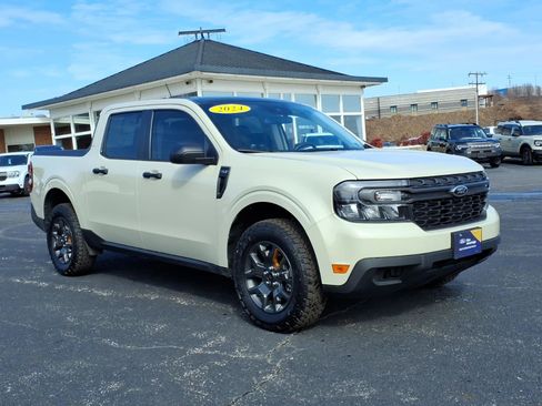 Used 2024 Ford Maverick Tremor w/ Tremor Off-Road Package image 2