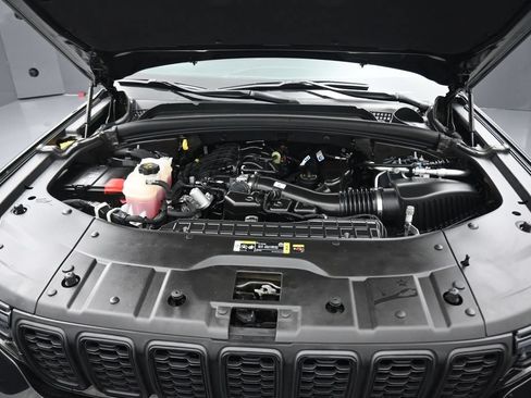 Used 2025 Jeep Grand Cherokee L Altitude AWD/4WD image 62