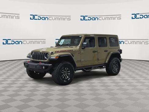 Used 2025 Jeep Wrangler Unlimited Rubicon AWD/4WD image 4