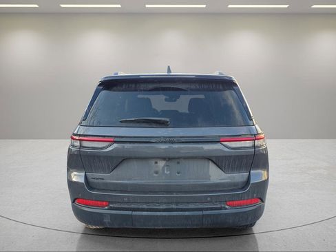 Used 2024 Jeep Grand Cherokee Altitude image 7