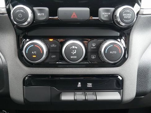 Used 2024 RAM 2500 Tradesman w/ Chrome Appearance Group image 23