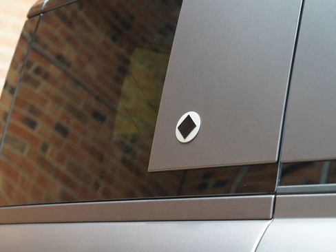 Used 2025 Land Rover Defender 110 image 81