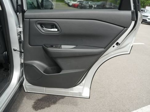 Used 2025 Nissan Rogue SV FWD image 23