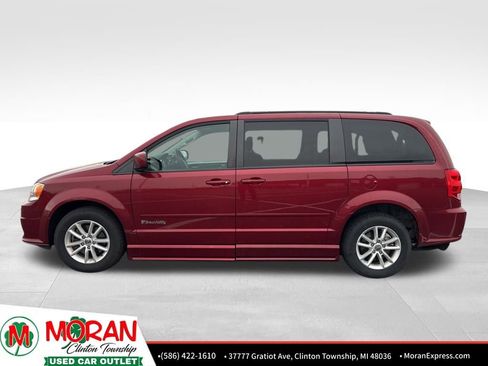 Used 2015 Dodge Grand Caravan SXT image 2