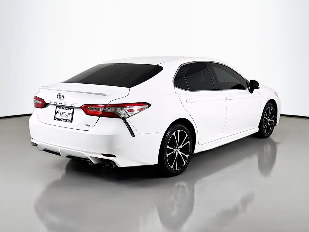 Used 2018 Toyota Camry SE w/ Moonroof Package FWD image 6