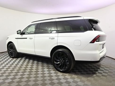 New 2025 Lincoln Navigator Reserve w/ Jet Appearance Package image 3