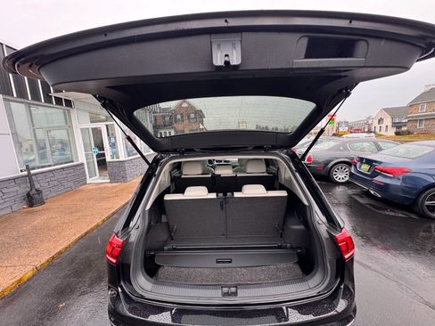 Used 2018 Volkswagen Tiguan SE w/ Panoramic Sunroof Package image 33