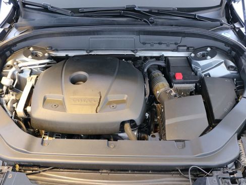 Used 2018 Volvo XC60 T6 Momentum w/ Vision Package image 45