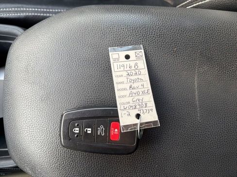 Used 2020 Toyota RAV4 XLE image 22