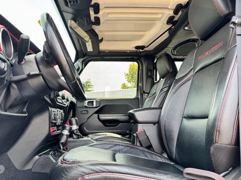 Used 2020 Jeep Wrangler Unlimited Rubicon w/ Dual Top Group AWD/4WD image 19
