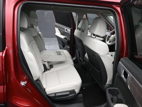 Used 2024 Hyundai Santa Fe Limited AWD/4WD image 38