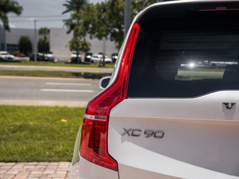Used 2023 Volvo XC90 B5 Core w/ Protection Package Premier AWD/4WD image 11