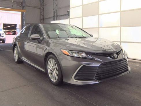 Used 2021 Toyota Camry LE FWD image 3