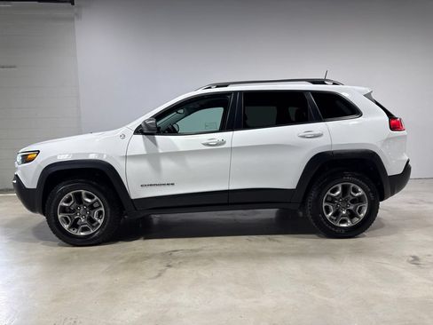 Used 2019 Jeep Cherokee Trailhawk AWD/4WD image 4