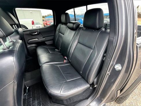 Used 2021 Toyota Tacoma TRD Off-Road w/ TRD Premium Off Road Package image 26