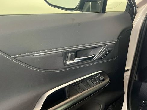 Used 2022 Toyota Venza XLE AWD/4WD image 15