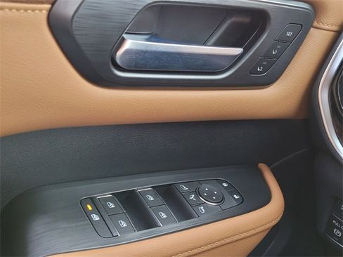 New 2026 Nissan Armada SL w/ Captain's Chari Seat Package image 24