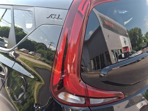 Used 2022 Kia Soul LX w/ Technology Package FWD image 11